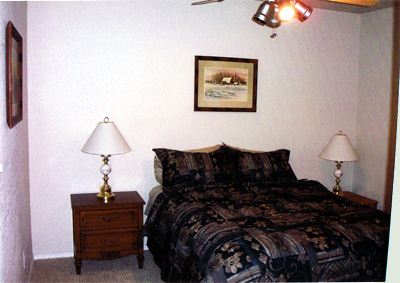 master bedroom, Prescott Forest cabin for rent